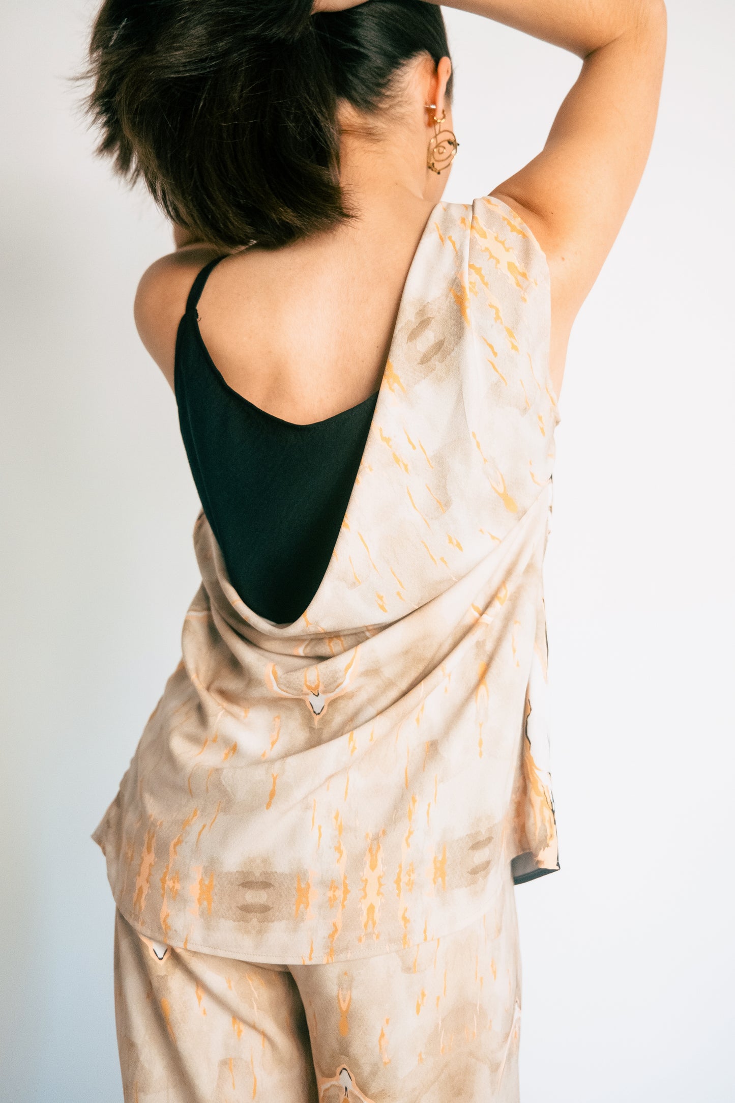 DRAPED TOP | BLACK AND BEIGE